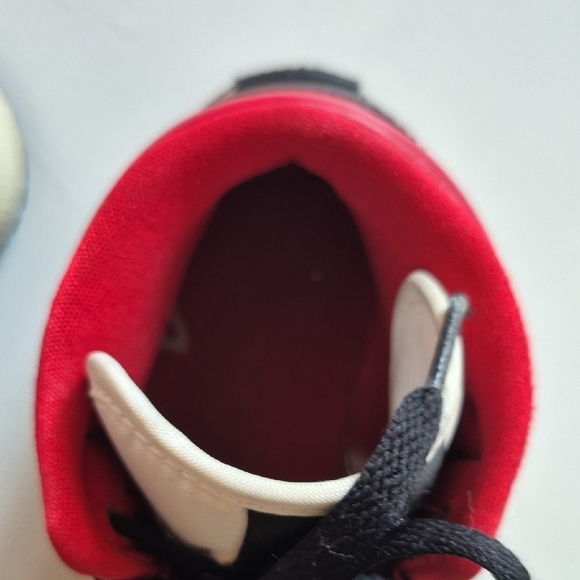 Pre-owned NIKE AirJordans Womens Athletic Tennis Shoes - Picture 10 of 15